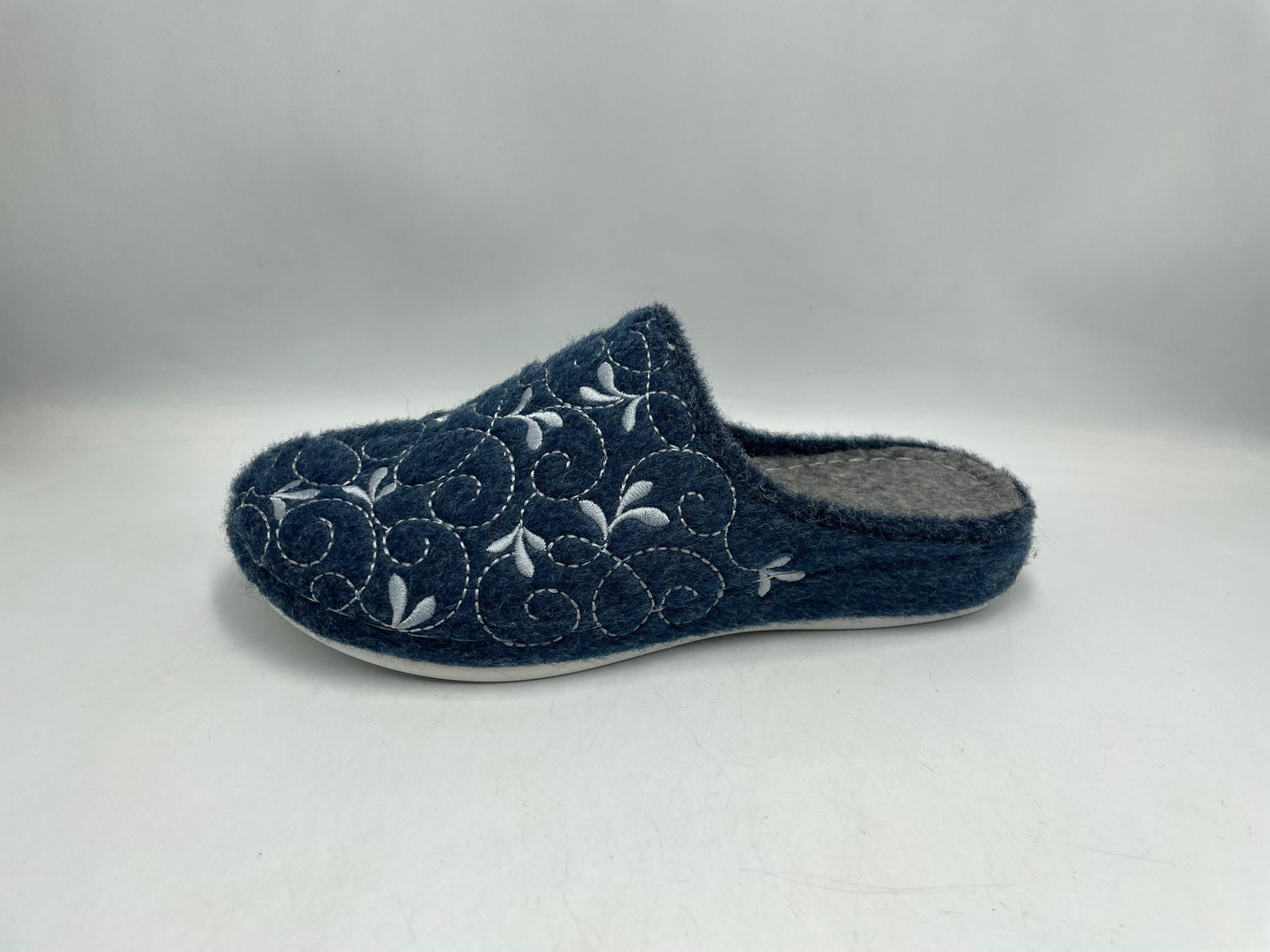 Women’s Winter Sabo Clogs — Warm, Comfortable & Wholesale-Ready