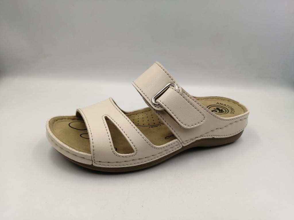 Women’s Comfort Slippers — Cushioned, Lightweight & Wholesale-Ready