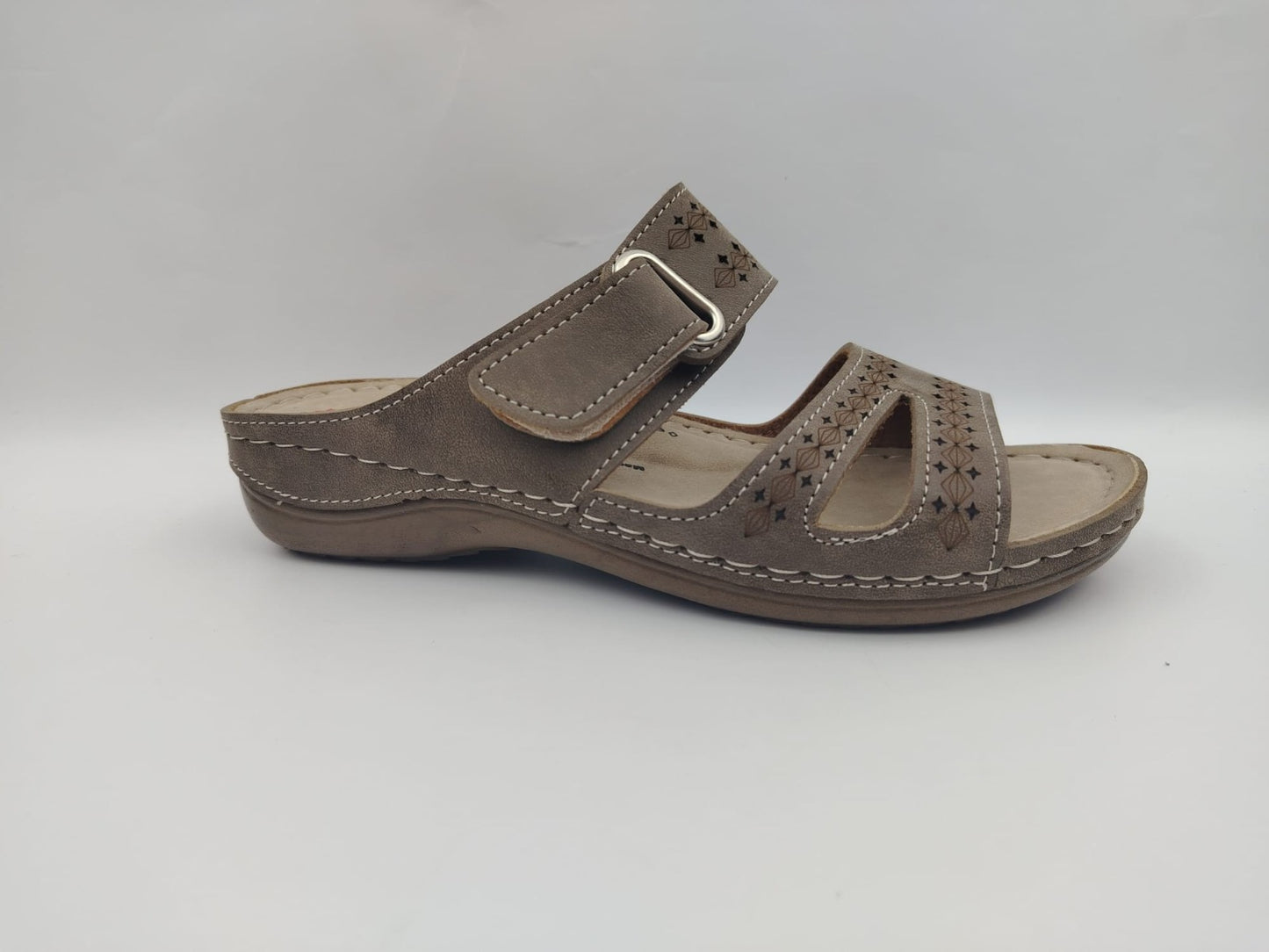 Women's Comfort Slippers Wholesale | Plush Cushioned, Lightweight & Bulk-Ready Footwear