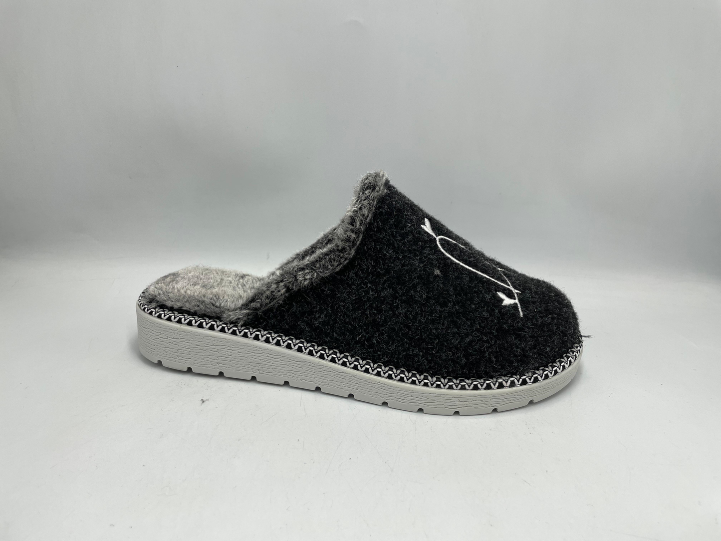 Women’s Winter Sabo Clogs — Warm, Comfortable & Wholesale-Ready