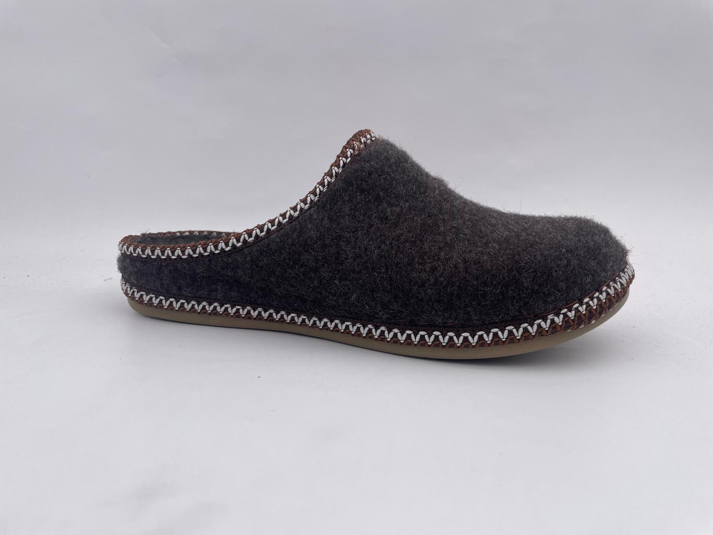 Women's Winter Sabo Clogs Wholesale | Warm, Non-Slip & Bulk-Ready Cold-Season Footwear