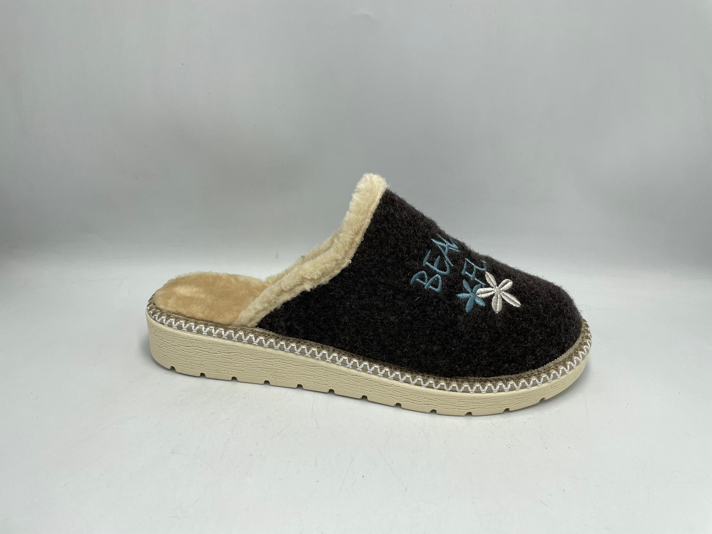 Women’s Winter Sabo Clogs — Warm, Comfortable & Wholesale-Ready