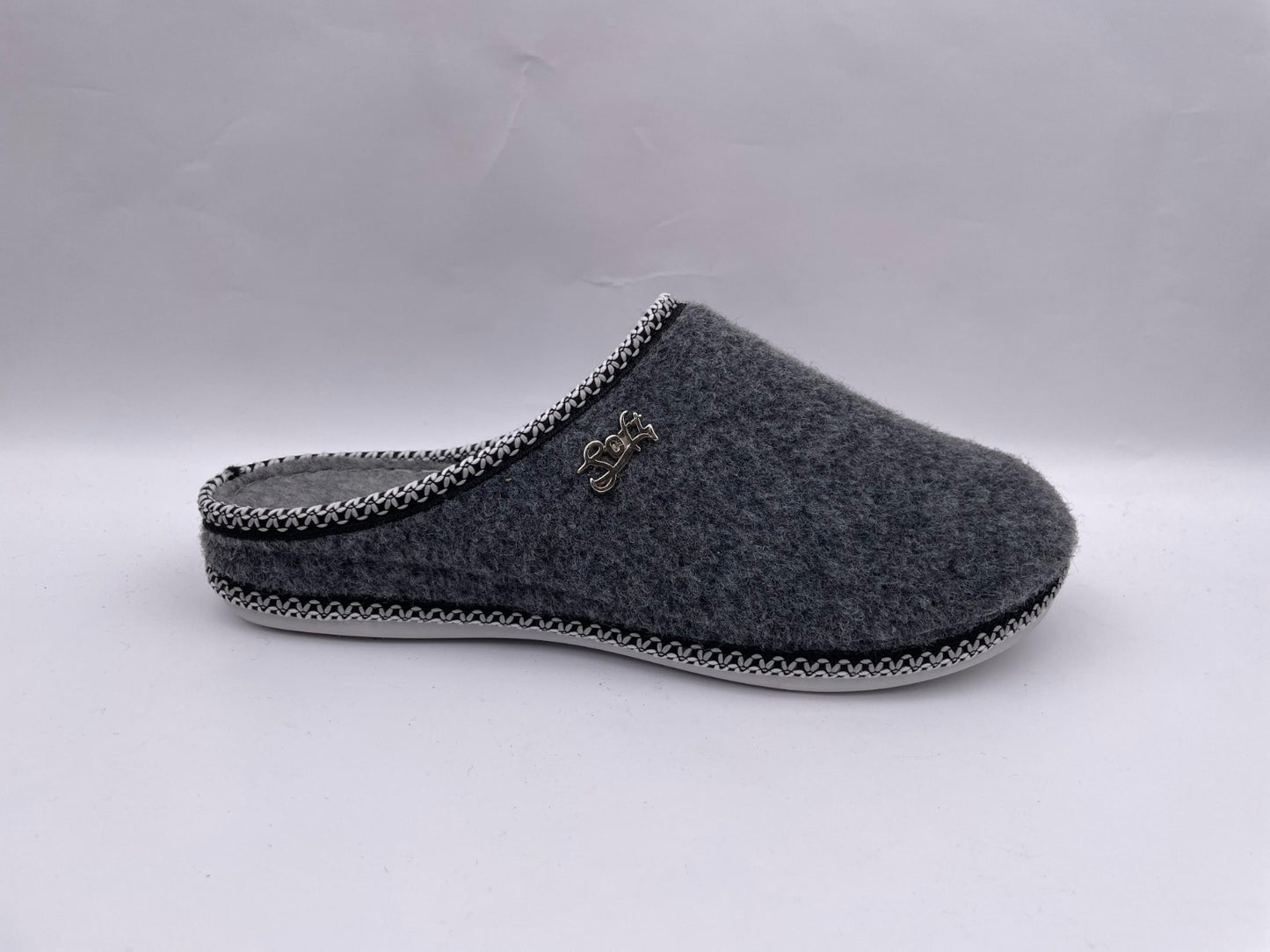 Women's Winter Sabo Clogs Wholesale | Warm, Non-Slip & Bulk-Ready Cold-Season Footwear