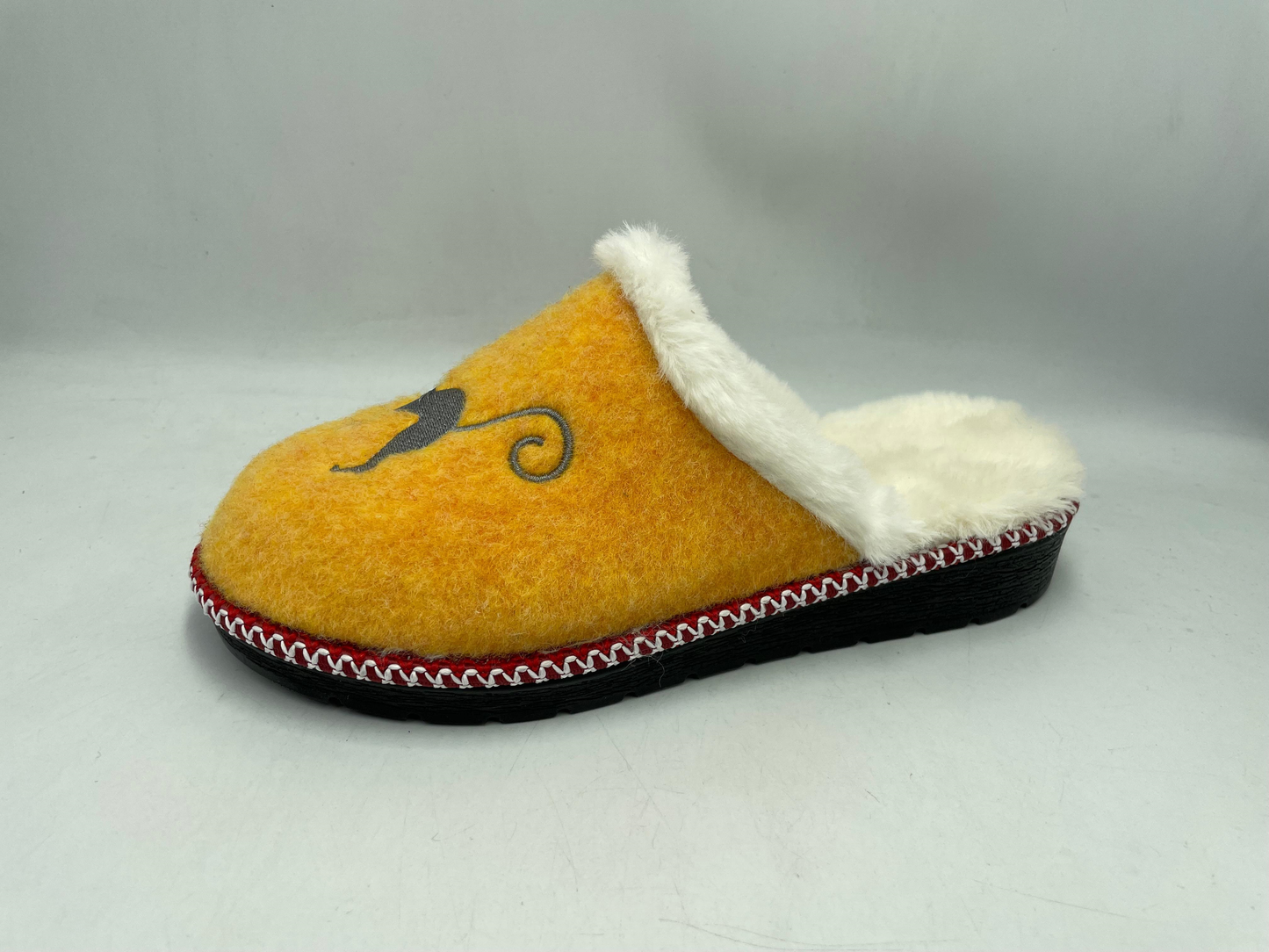 Women’s Winter Sabo Clogs — Warm, Comfortable & Wholesale-Ready