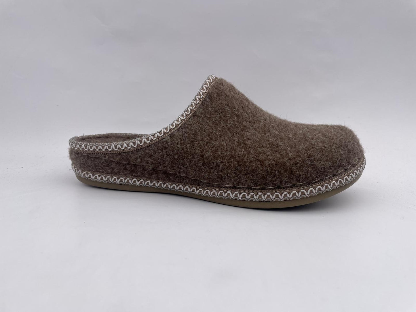 Women's Winter Sabo Clogs Wholesale | Warm, Non-Slip & Bulk-Ready Cold-Season Footwear