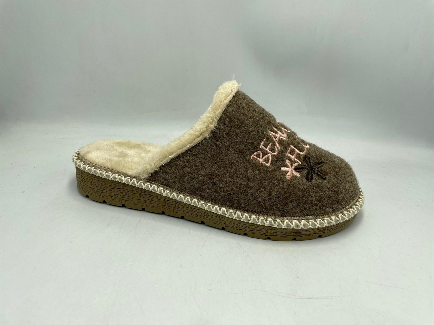 Women’s Winter Sabo Clogs — Warm, Comfortable & Wholesale-Ready