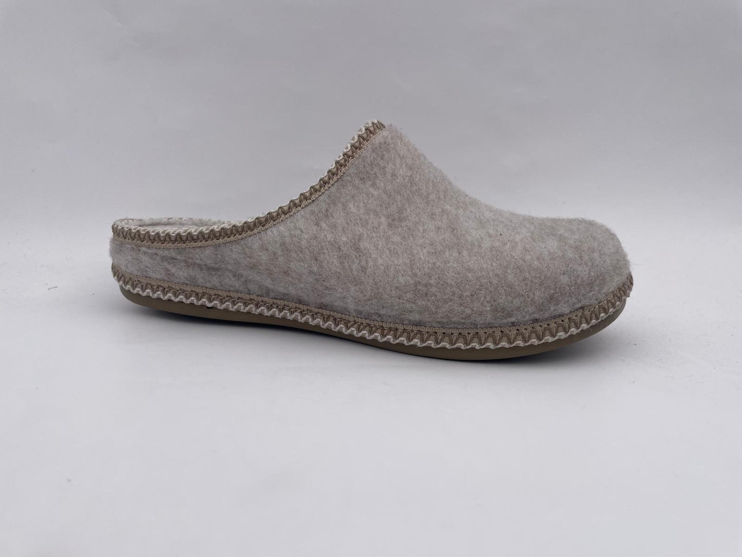 Women's Winter Sabo Clogs Wholesale | Warm, Non-Slip & Bulk-Ready Cold-Season Footwear