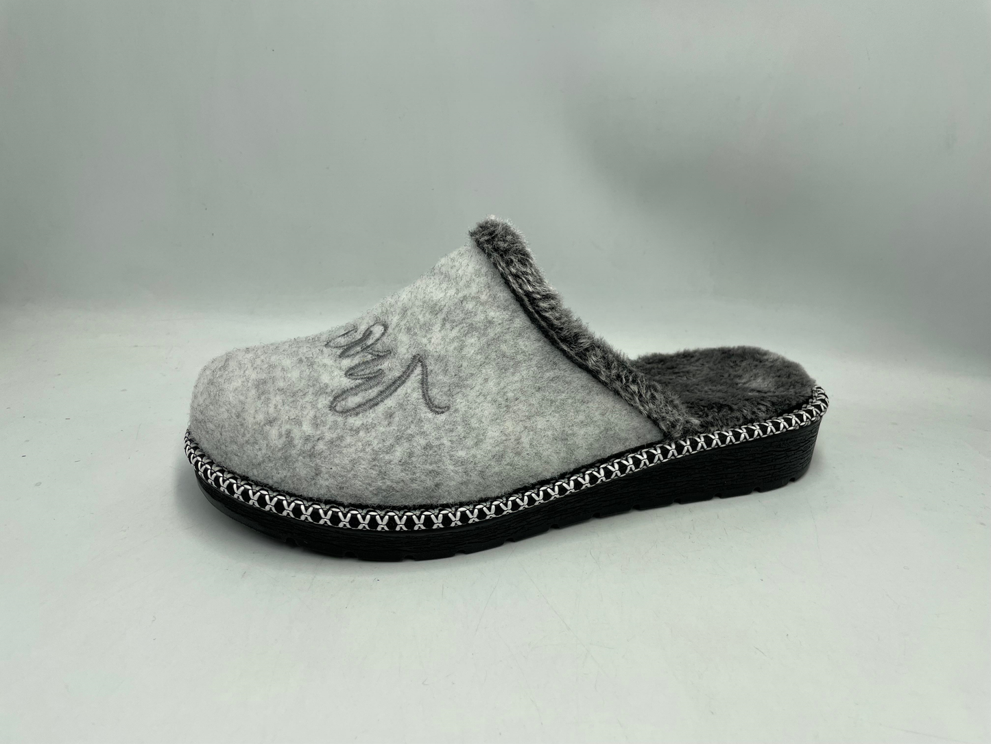 Women’s Winter Sabo Clogs — Warm, Comfortable & Wholesale-Ready