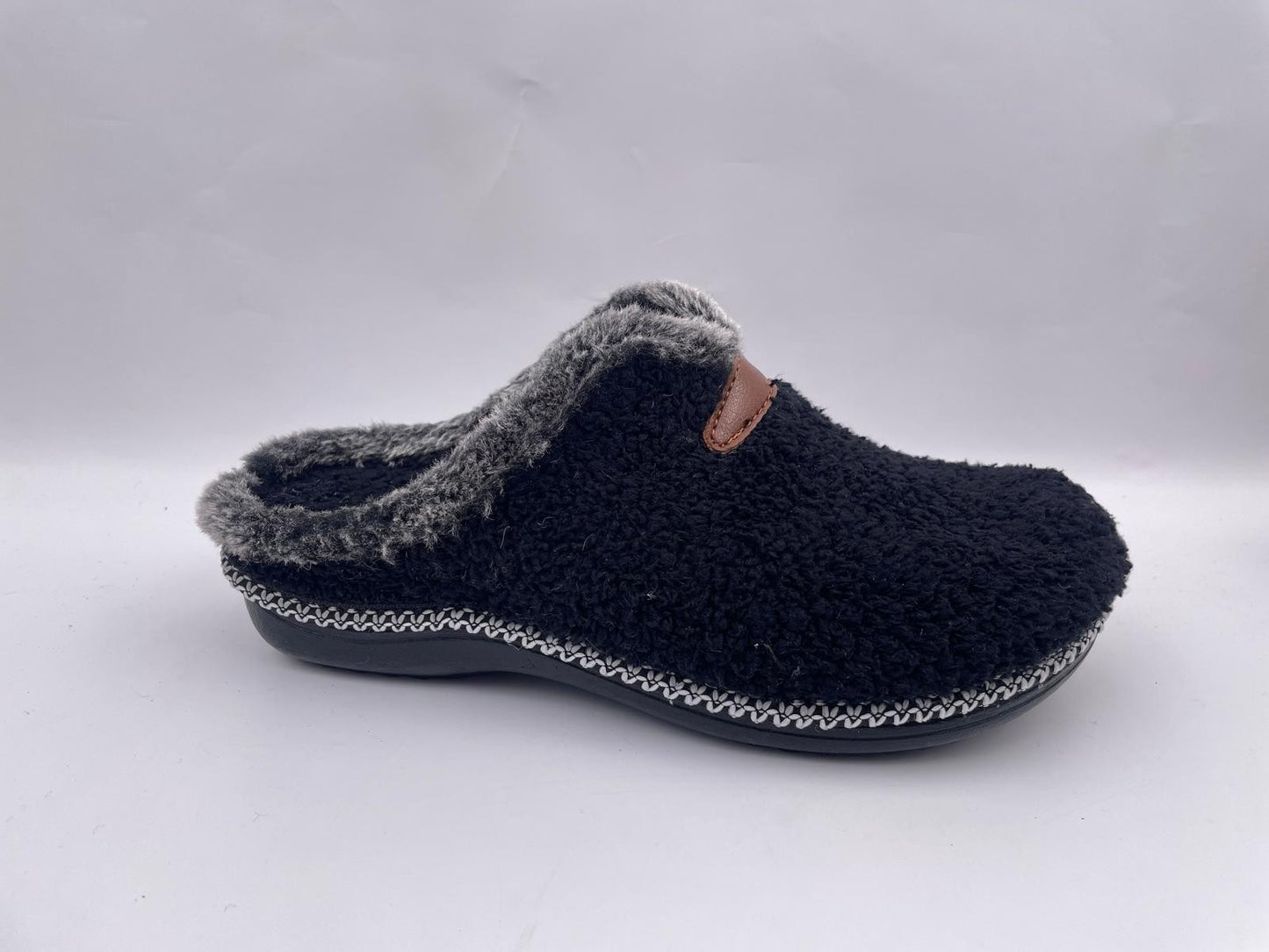 Women's Winter Sabo Clogs Wholesale | Warm, Non-Slip & Bulk-Ready Cold-Season Footwear