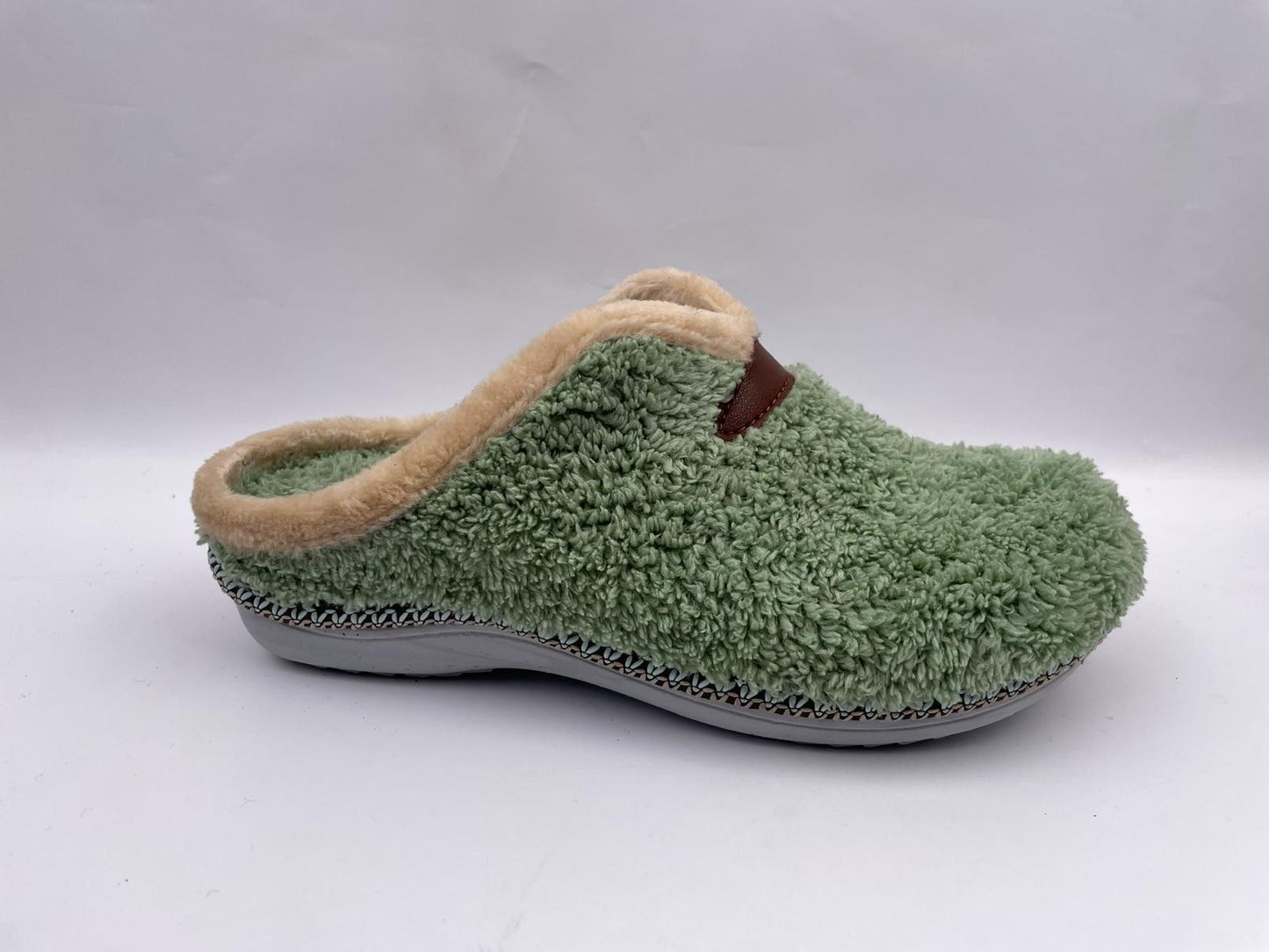 Women's Winter Sabo Clogs Wholesale | Warm, Non-Slip & Bulk-Ready Cold-Season Footwear