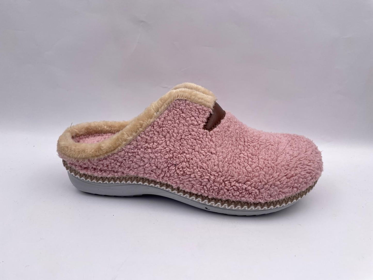 Women's Winter Sabo Clogs Wholesale | Warm, Non-Slip & Bulk-Ready Cold-Season Footwear