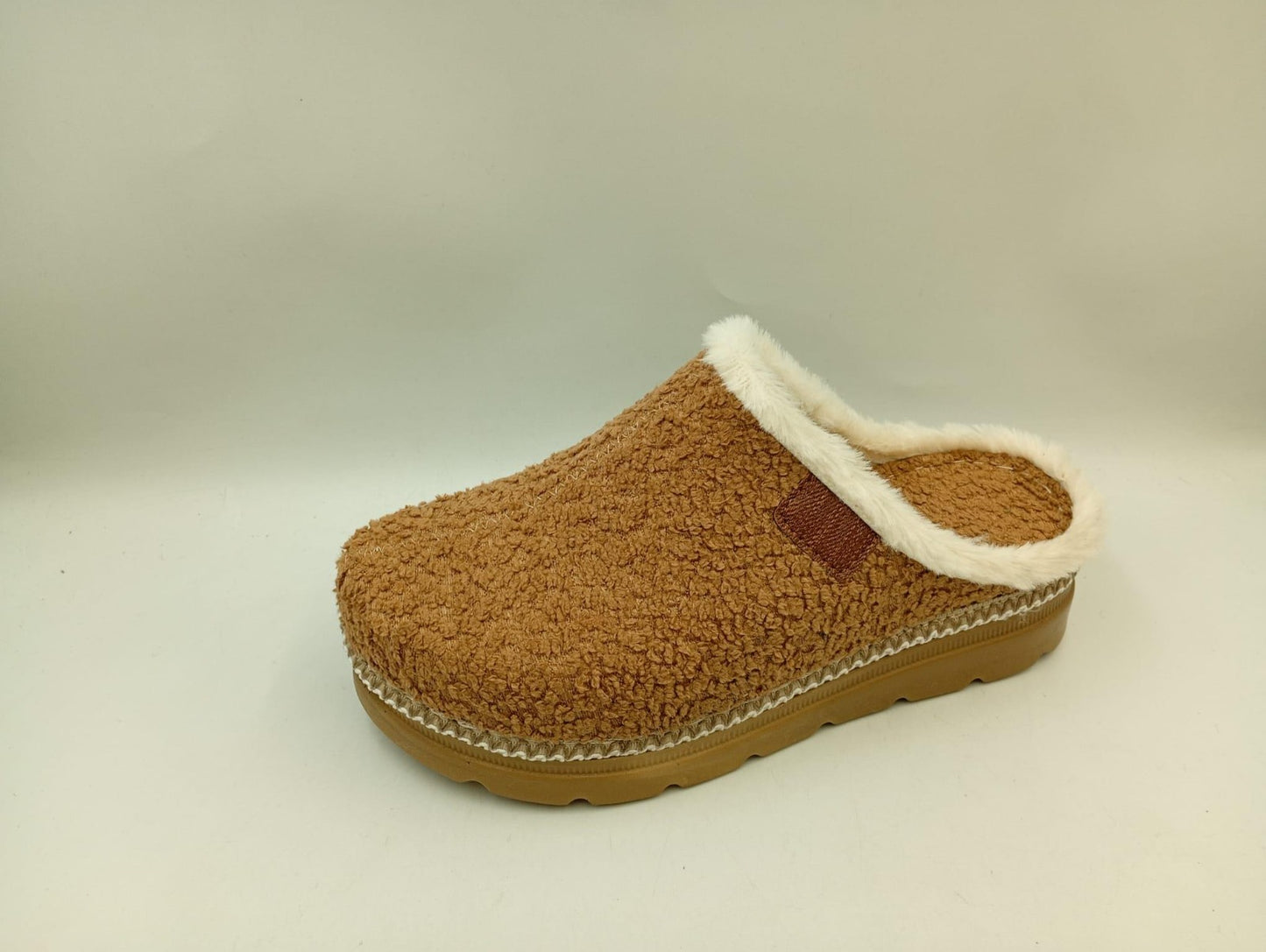 Women's Winter Sabo Clogs Wholesale | Warm, Non-Slip & Bulk-Ready Cold-Season Footwear