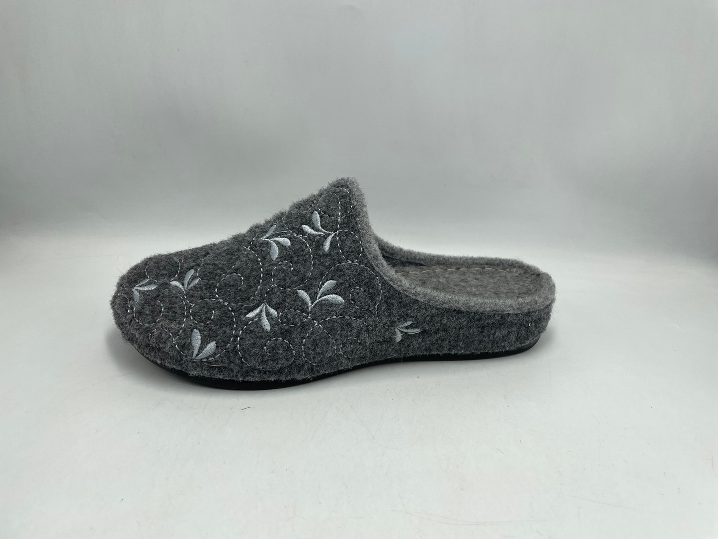 Women’s Winter Sabo Clogs — Warm, Comfortable & Wholesale-Ready