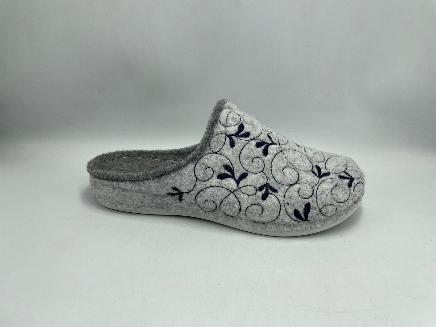 Women’s Winter Sabo Clogs — Warm, Comfortable & Wholesale-Ready