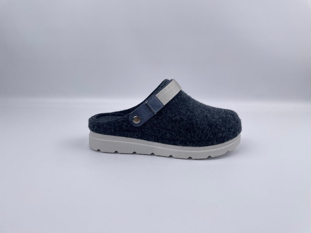 Women's Orthopedic Sabo Clogs Wholesale | Ergonomic, Durable & Bulk-Ready Work Footwear