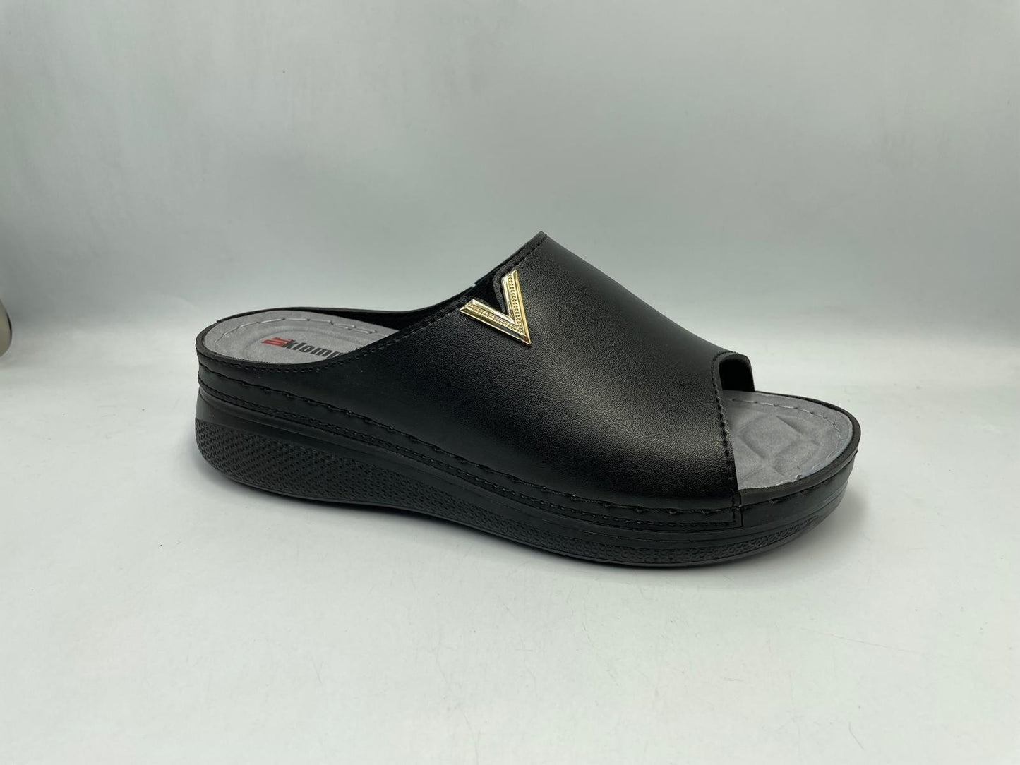 Women's Comfort Slippers Wholesale | Plush Cushioned, Lightweight & Bulk-Ready Footwear