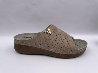Women's Comfort Slippers Wholesale | Plush Cushioned, Lightweight & Bulk-Ready Footwear