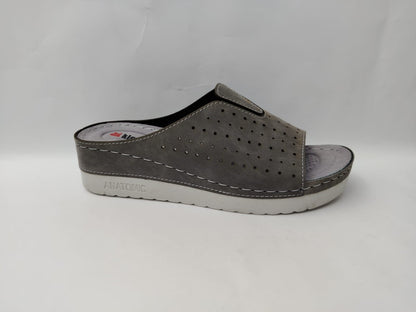 Women's Comfort Slippers Wholesale | Plush Cushioned, Lightweight & Bulk-Ready Footwear