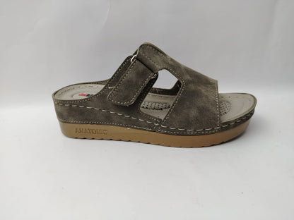 Women's Comfort Slippers Wholesale | Plush Cushioned, Lightweight & Bulk-Ready Footwear