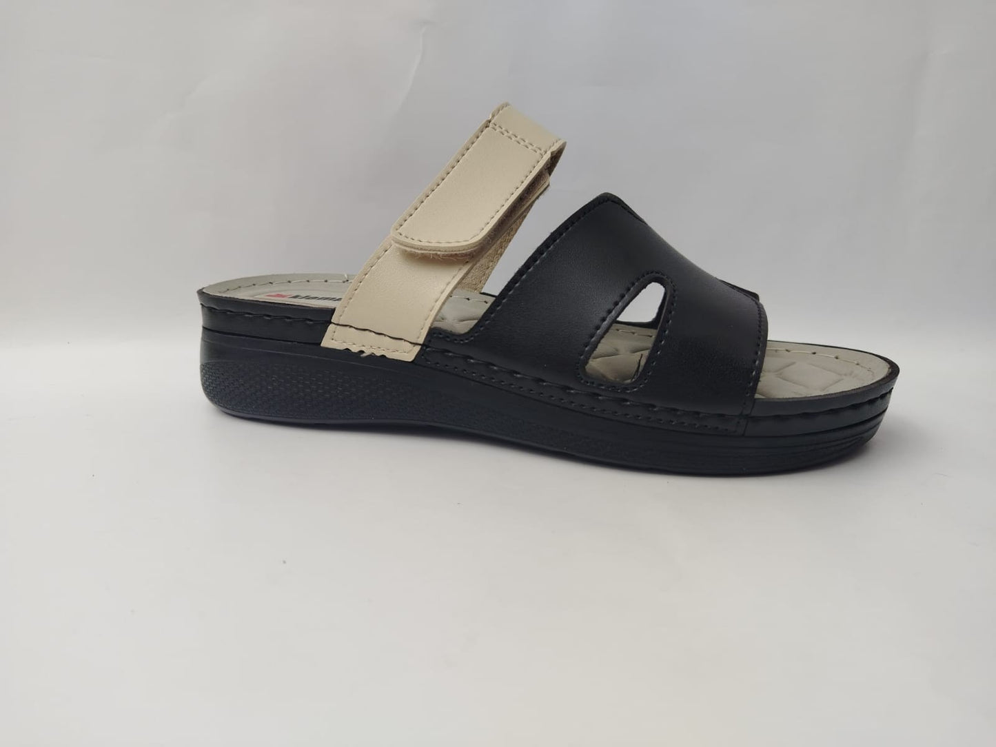 Women's Comfort Slippers Wholesale | Plush Cushioned, Lightweight & Bulk-Ready Footwear