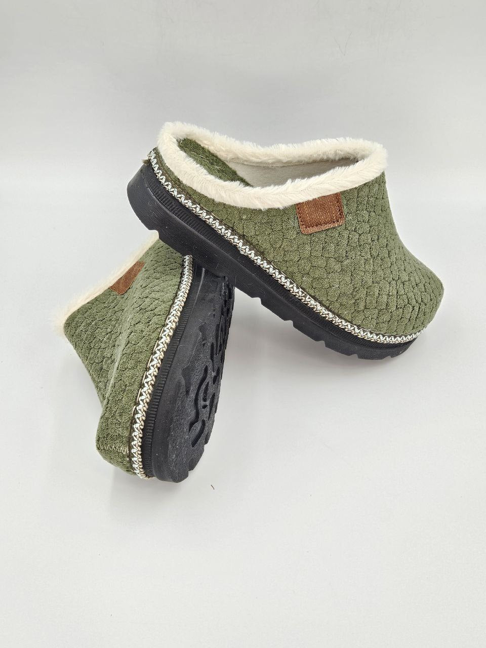Women’s Winter Sabo Clogs — Warm, Comfortable & Wholesale-Ready