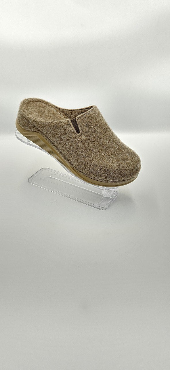 Women’s Winter Sabo Clogs — Warm, Comfortable & Wholesale-Ready